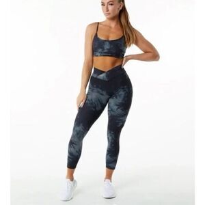 Alphalete Surface Power blue tie dye oil stain XS leggings